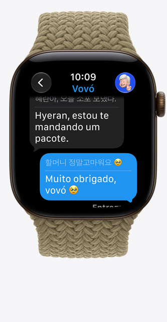 Apple Watch Series 12 com caixa bronze-escura de alumínio, Tradução ao Vivo alterando o idioma do iMessage para inglês, pulseira loop solo trançada oliva (verde terroso)