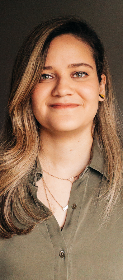 Photo de Bianca, qui affiche un grand sourire et nous regarde.