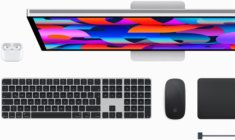 Accesorios para el Mac: AirPods, Studio Display, Magic Keyboard, Magic Mouse, Magic Trackpad y cable de carga MagSafe en color medianoche