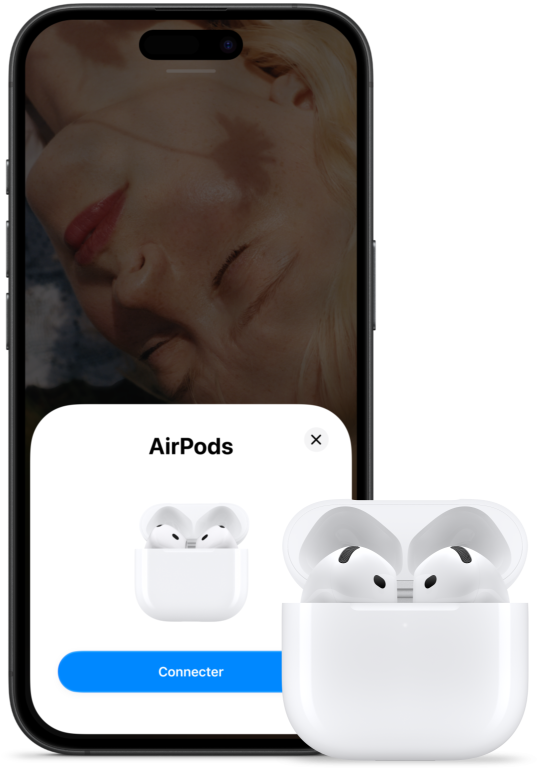 Un boîtier de charge ouvert avec des AirPods 5 à l’intérieur, à côté d’un iPhone montrant que les AirPods 5 ont été connectés
