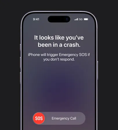 採用圓角設計的 iPhone 17 機身正面,正在使用車禍偵測功能