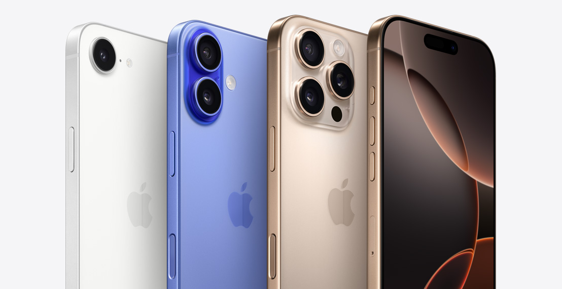 4台のiPhoneデバイス。2台のiPhone 16 Proモデルはデザートチタニウムの仕上げ。そのうち1台は3つのカメラレンズが見えていて、手前にあるもう1台のiPhone 16 ProにはDynamic Islandが表示されている。その横には2つのカメラレンズが見えるウルトラマリンのiPhone 16モデルと、1つのカメラレンズが見えるホワイトのiPhone 16eモデルがある