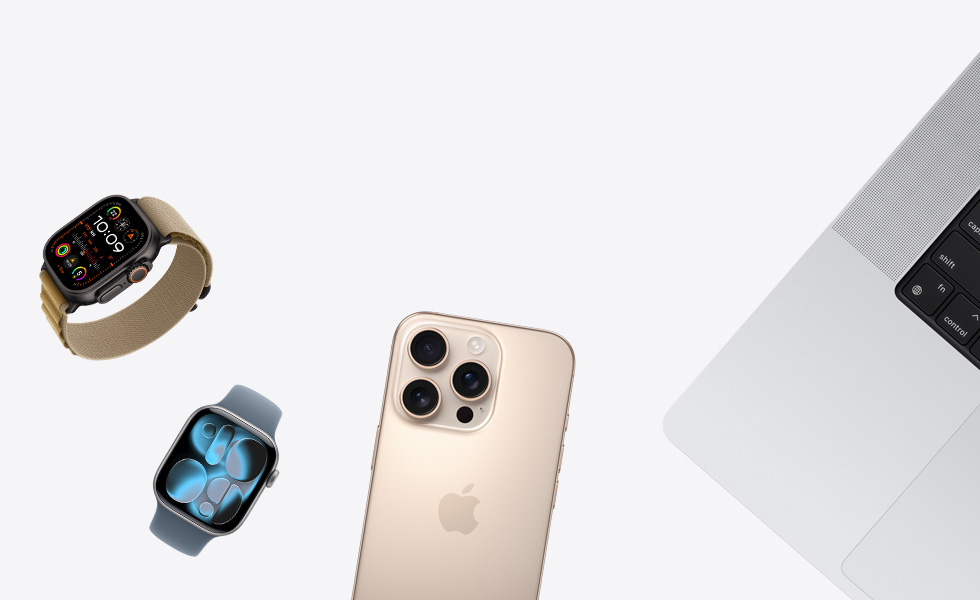 탠 알파인 루프 밴드를 장착한 내추럴 마감의 Apple Watch, 페리윙클 스포츠 루프 밴드를 장착한 실버 마감의 Apple Watch, 데저트 티타늄 마감의 iPhone, 실버 마감의 MacBook 등 다양한 제품이 흩어져 있는 모습