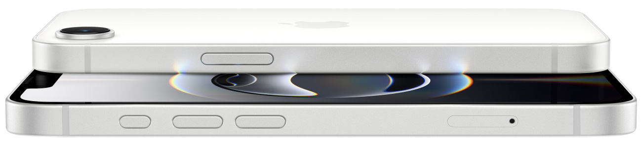 iPhone 16e باللون الأبيض يتحرك ويتداخل مظهراً الجهة الجانبية للكاميرا، وشاشة ريتنا، وزر الإجراءات، والزر الجانبي.