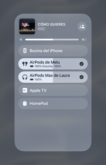 Imagen de una canción en Apple Music reproduciéndose en dos pares de AirPods.