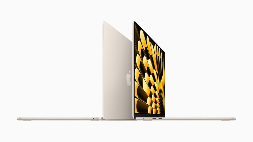 To tynde 15" MacBook Air-computere vises fra siden.