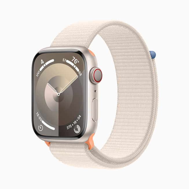 Apple Watch Series 9 med aluminiumboett i stjärnglans och sportloop i stjärnglans.