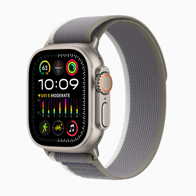 Apple Watch Ultra 2 med den nya terrängloopen i grönt/grått.