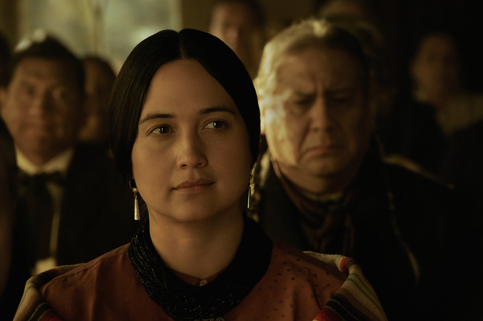 Zbliżenie na aktorkę Lily Gladstone występującą w filmie „Czas krwawego księżyca”.