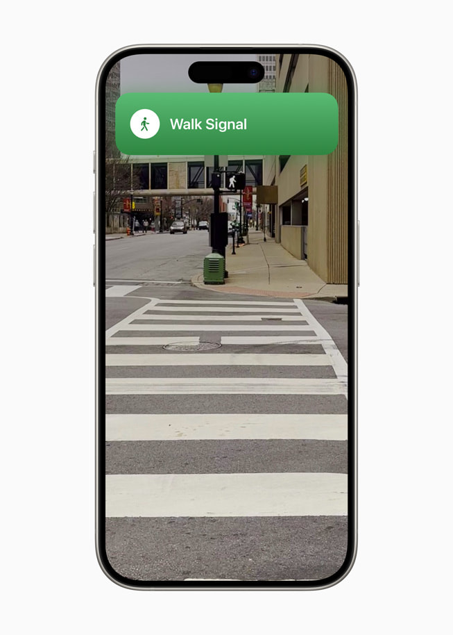 Grønt lys, der indikerer, at det er sikkert at krydse vejen, vises i oko-appen på iPhone 15 Pro. 