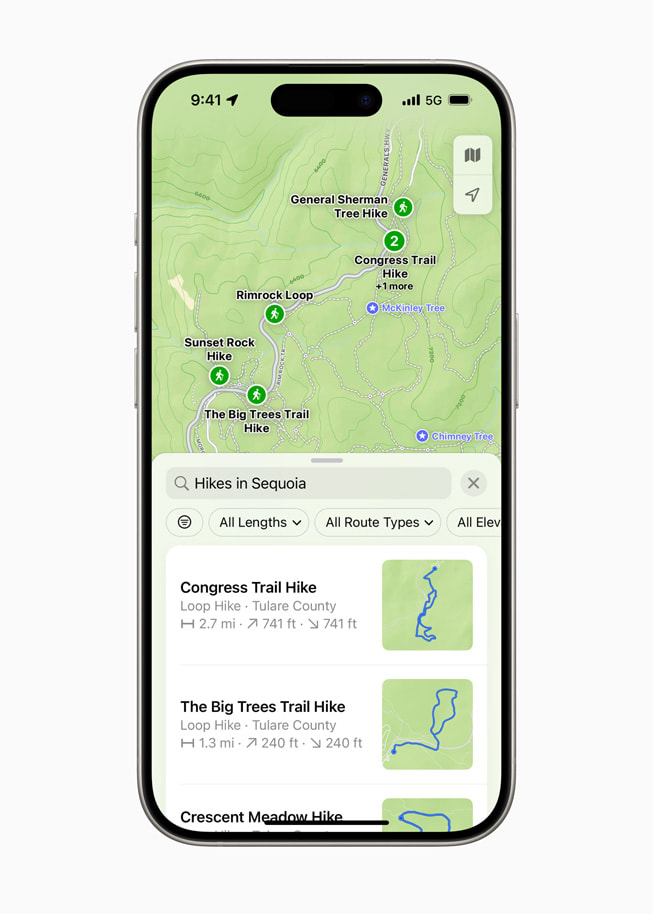 Op een iPhone 15 Pro wordt een lijst met wandelingen in Sequoia National Park weergegeven.