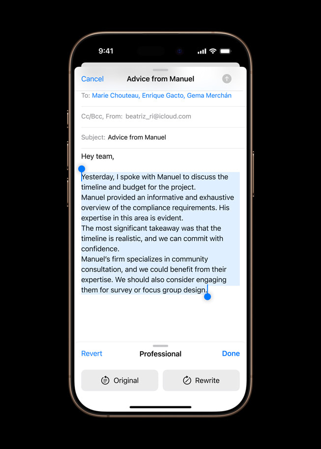 Un iPhone 16 Pro affiche la version plus professionnelle générée par Apple Intelligence d’un e-mail rédigé par l’utilisateur.