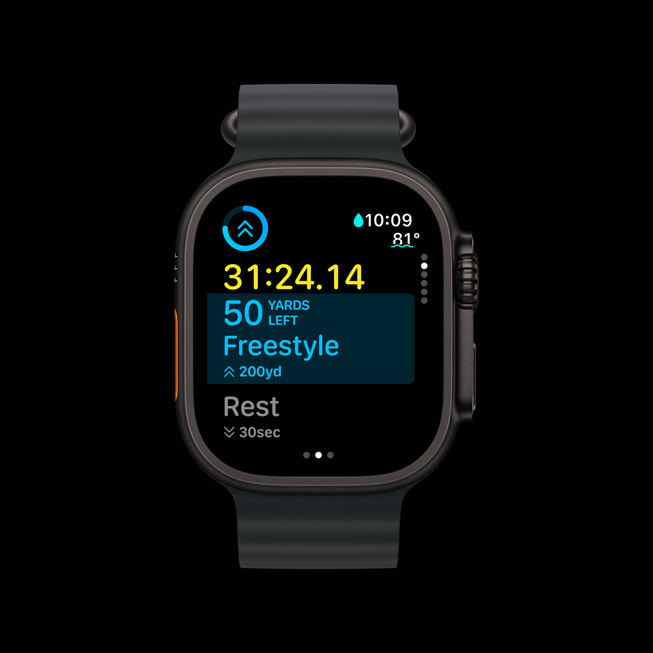 Ett anpassat träningspass med vyn Nästa visas på Apple Watch Ultra 2 under en simtur.