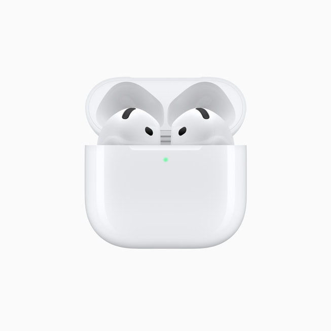 Los AirPods 4 en su estuche.