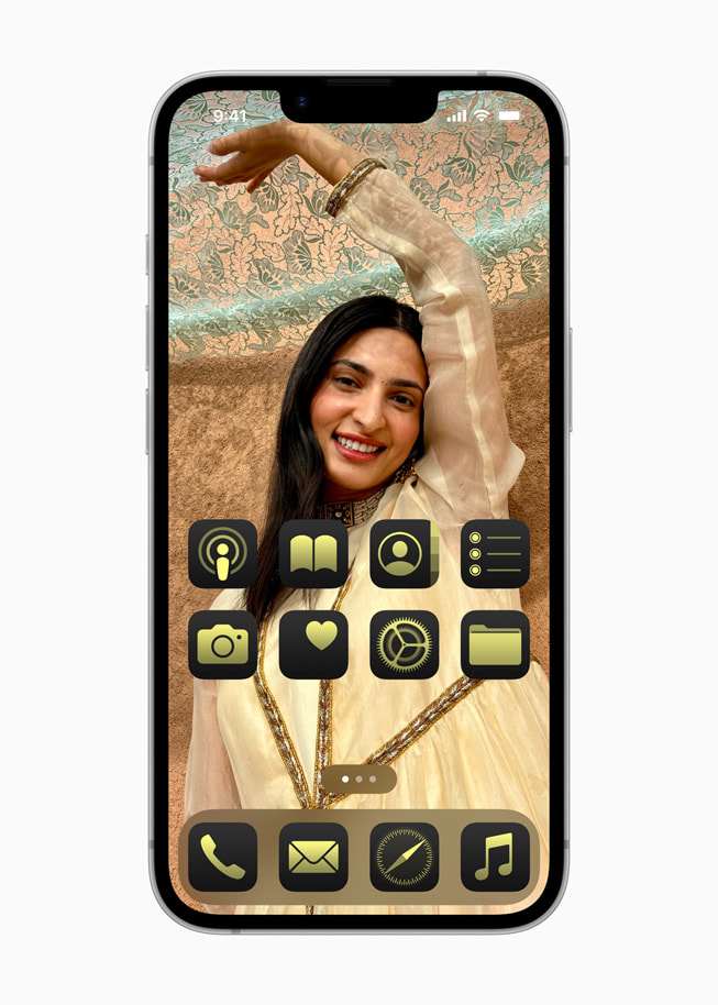 iPhone 16e com a Tela Bloqueada personalizada.