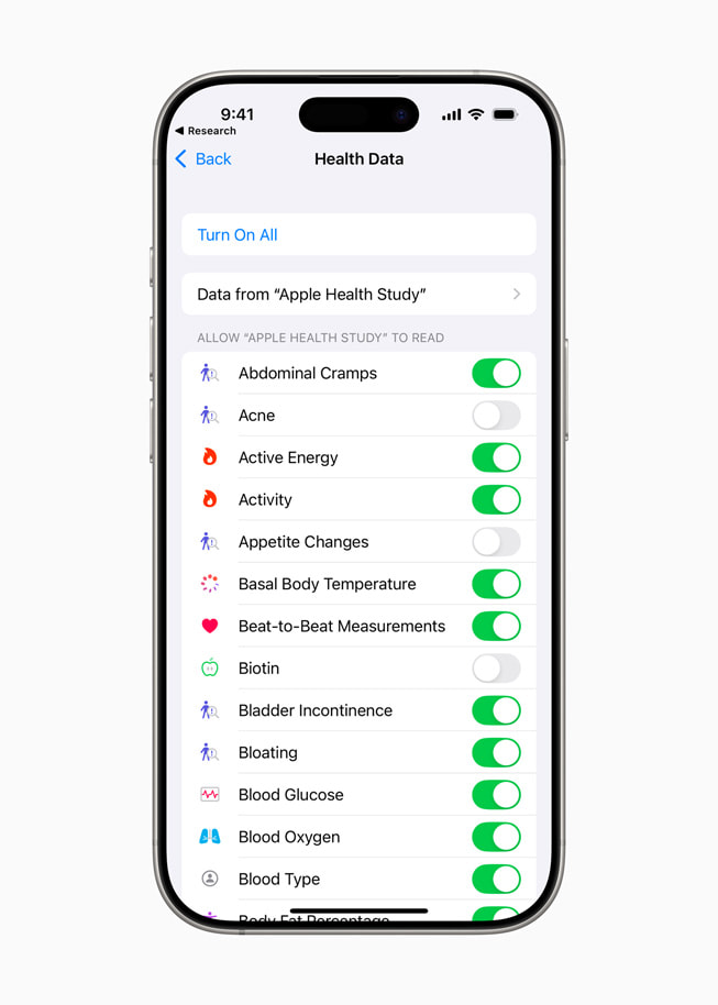 En un iPhone 16 Pro, una pantalla en la app Salud muestra los datos de un usuario y le permite elegir cuánta información desea compartir con el estudio de salud de Apple.