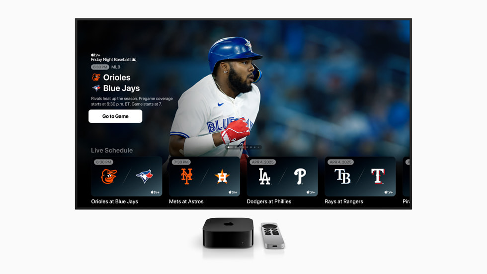 Der Hauptbildschirm von „Friday Night Baseball” auf einem Fernseher mit Apple TV und Siri Remote. 