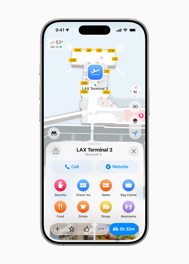 Un iPhone 16 Pro muestra el mapa de una terminal de aeropuerto.