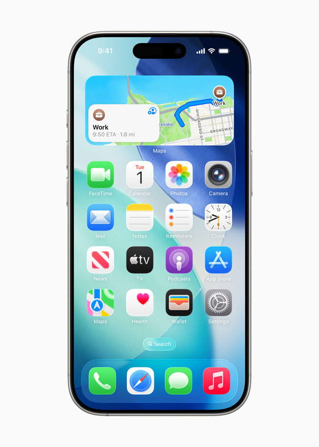 En un iPhone 16 Pro, el widget de Mapas le muestra al usuario su tiempo estimado de viaje al trabajo.