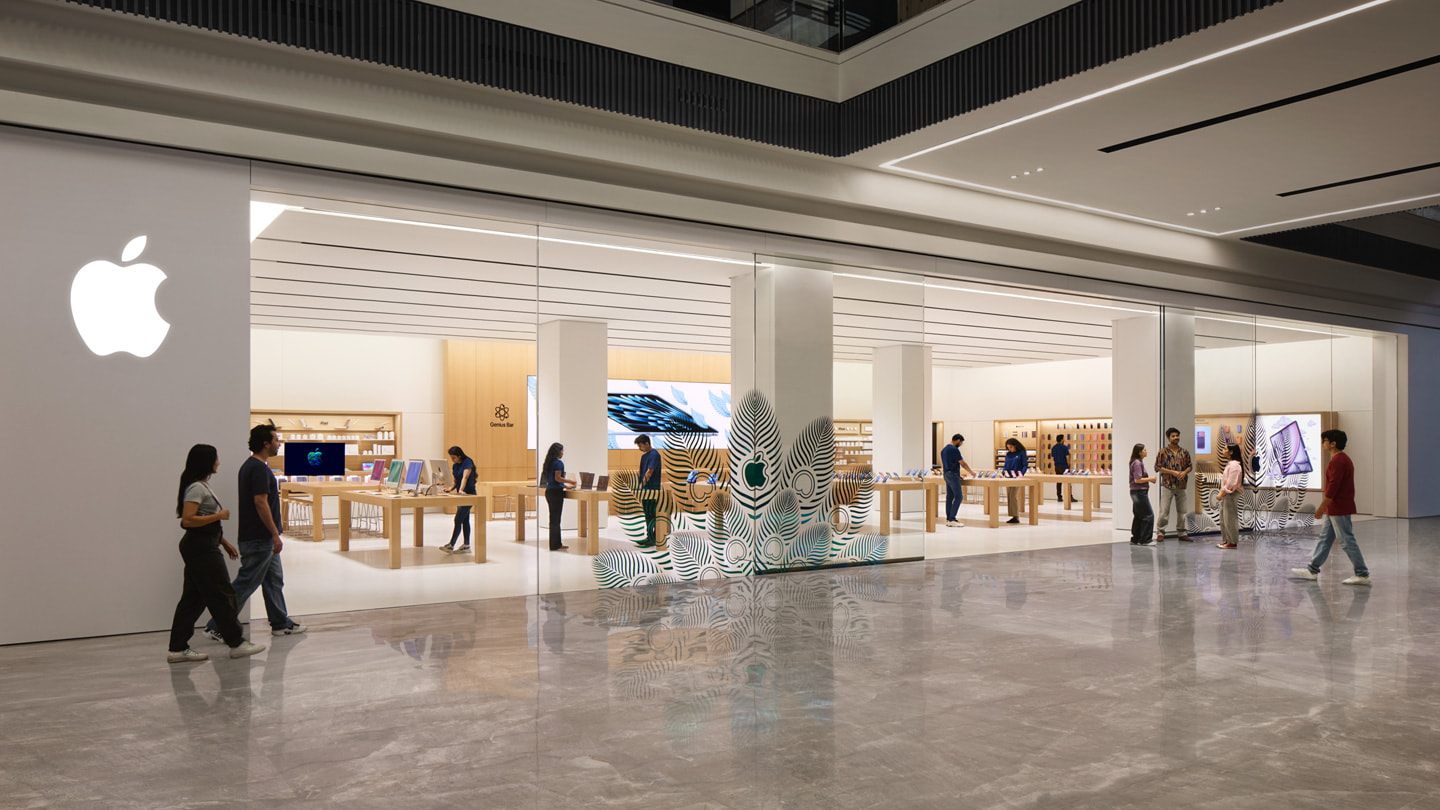 Imagen del exterior de Apple Koregaon Park, tomada desde el atrio del interior del centro comercial.