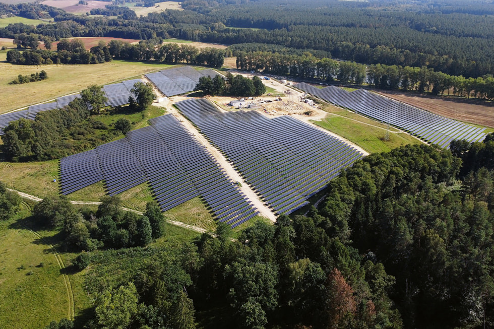 Una vista aerea dell’impianto di energia rinnovabile finanziato da Apple in Polonia.