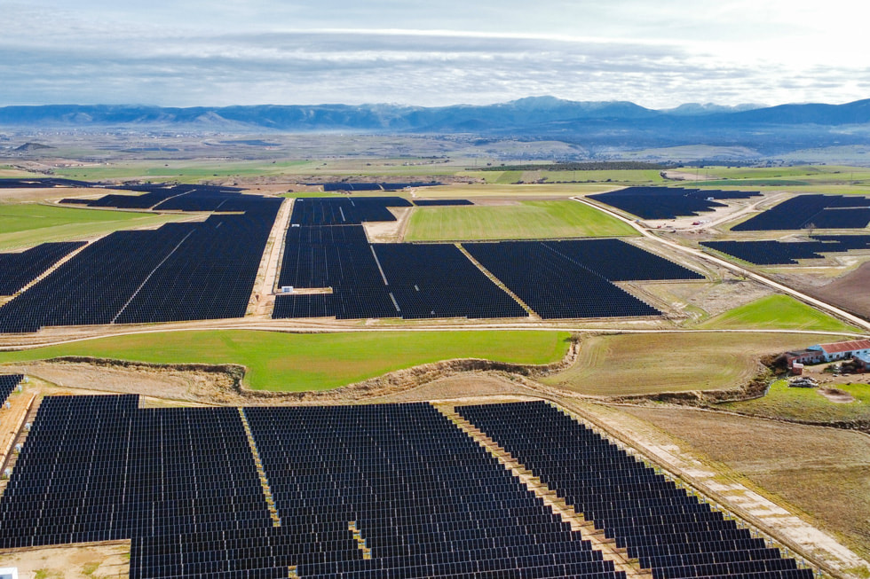 Una vista aerea dell’impianto di energia rinnovabile finanziato da Apple in Spagna.