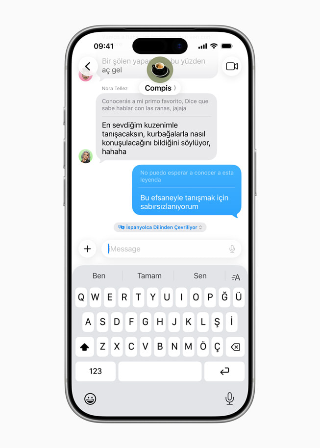 iPhone’da Mesajlar uygulamasındaki Canlı Çeviri özelliği gösteriliyor.