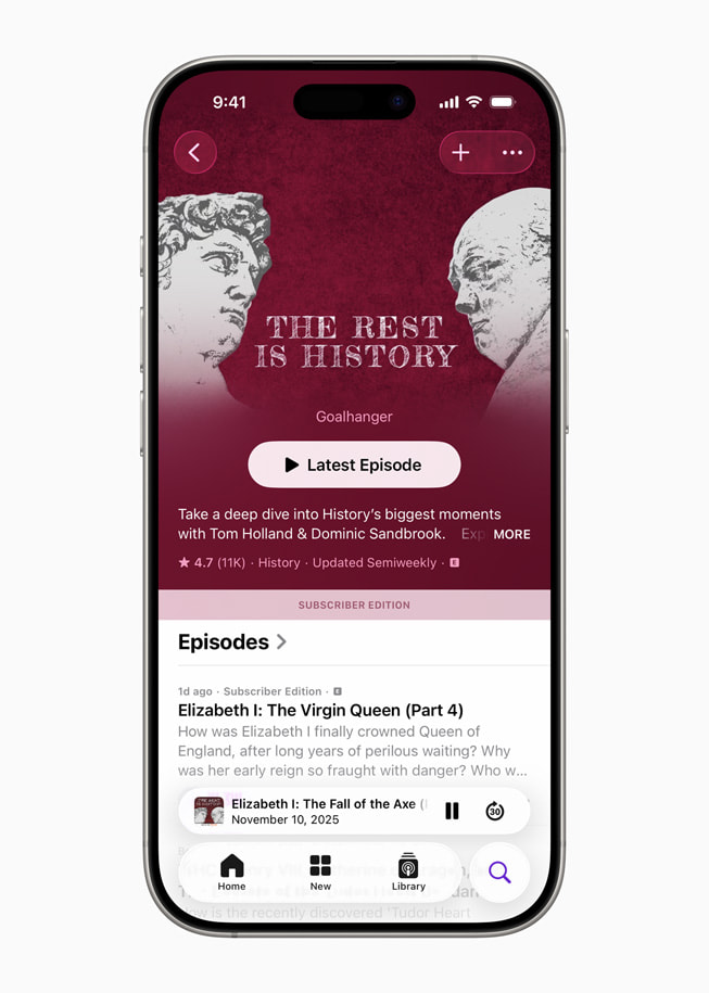 Une capture d’écran prise sur un iPhone 17 Pro montrant la page du balado « The Rest Is History » dans l’application Balados.