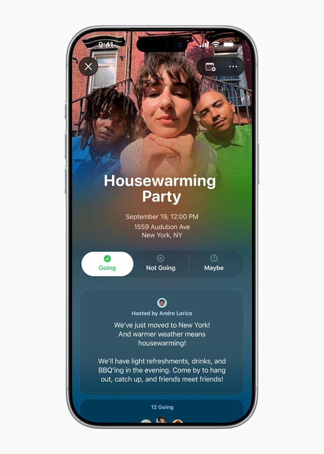 Un iPhone 17 Pro muestra la pantalla de inicio de Invitaciones Apple.