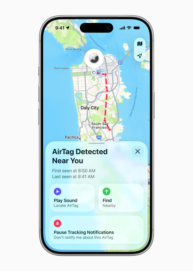 Un iPhone 17 Pro muestra una alerta que dice “AirTag detectado cerca de ti”, junto con un mapa y otros detalles de la notificación de rastreo.