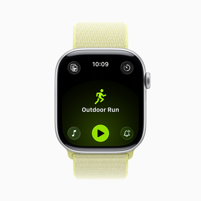 The start screen for an Outdoor Run workout on Apple Watch Series 11. 