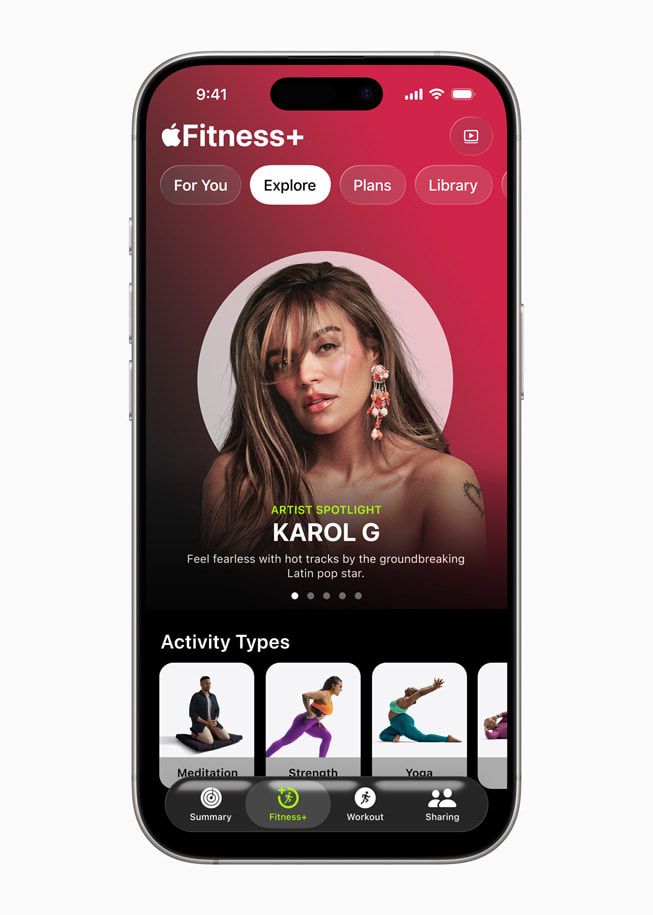 Die Künstler:innen im Spotlight-Reihe in Fitness+ auf einem iPhone. 
