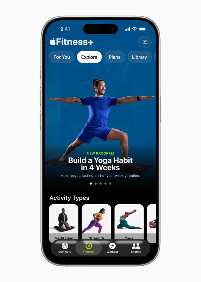 Das Programm „Build a Yoga Habit in Four Weeks” in Apple Fitness+ auf einem iPhone.
