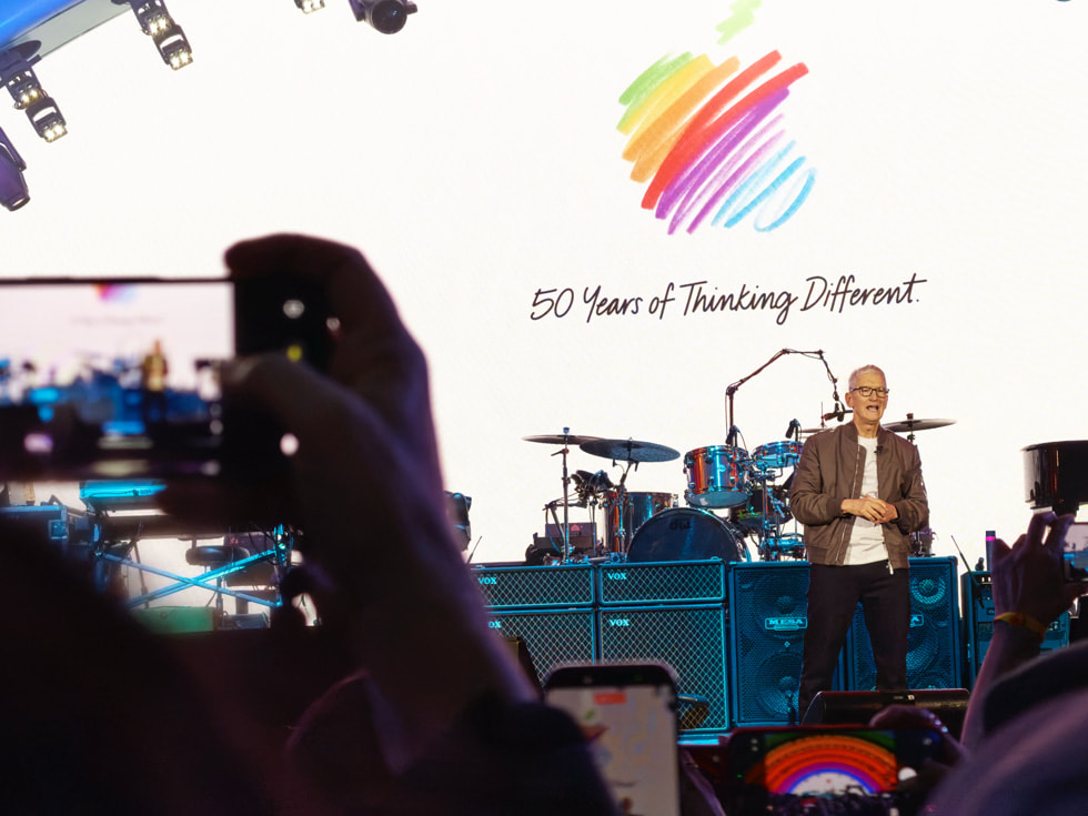 Paul McCartney en el escenario del Apple Park en Cupertino.
