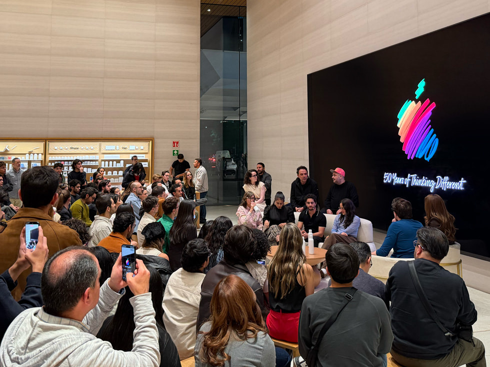 Los talentos detrás de "Las Azules", "Acapulco" y "Familia de medianoche" conversan en Apple Antara, Ciudad de México.