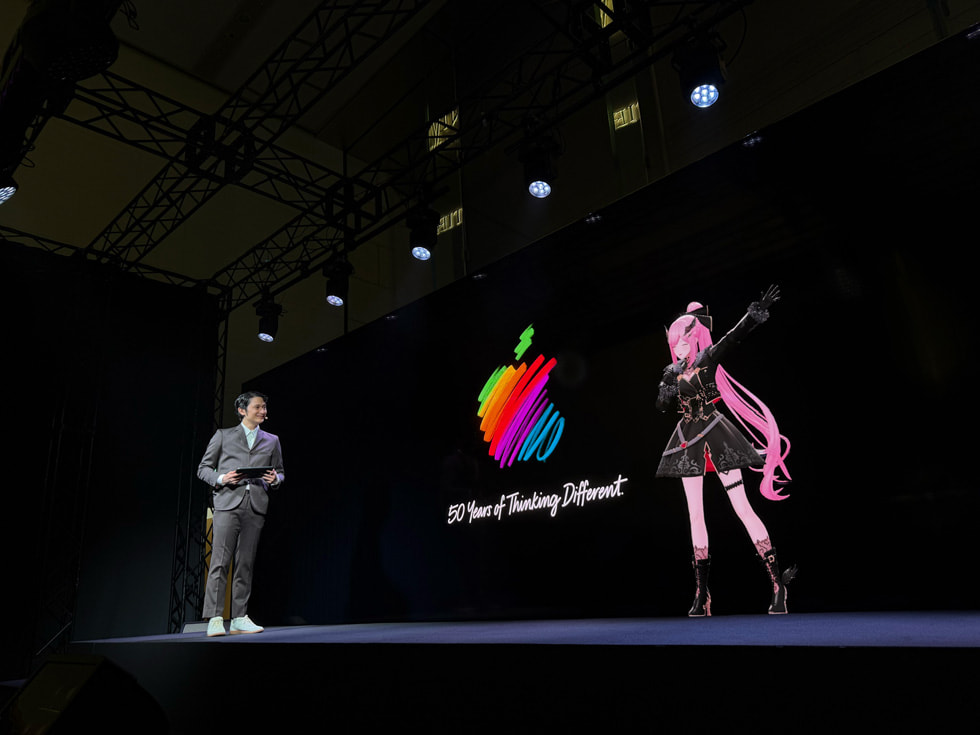 Mori Calliope durante su presentación en el escenario de Apple Omotesando, Tokio