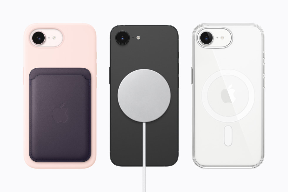 Se muestran un iPhone 17e color rosa con una cartera MagSafe de FineWoven en color morado medianoche, un iPhone 17e negro con cargador MagSafe y un iPhone 17e blanco con una funda transparente con MagSafe.