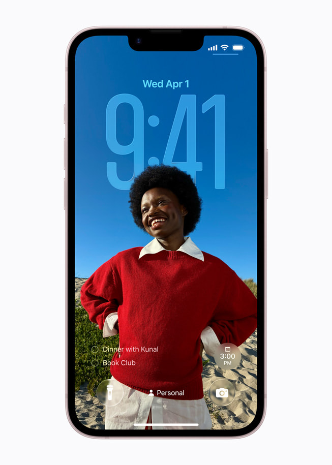 Se muestra la pantalla Super Retina XDR de 6.1 pulgadas en un iPhone 17e.