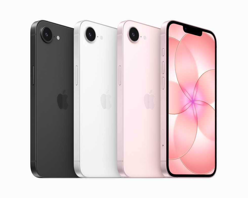 Se muestran cuatro dispositivos iPhone 17e, uno en negro, uno en blanco y dos en rosa pálido.
