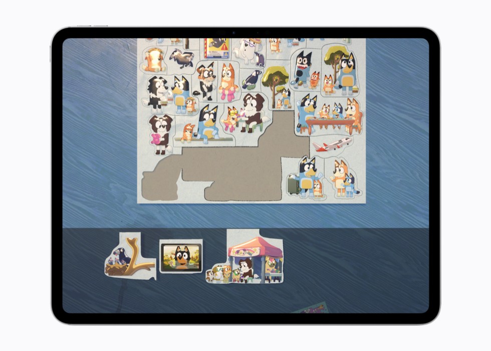 iPadに表示されたゲーム「puffies.」の静止画。様々な「ブルーイ」のキャラクターが示されたステッカーブックのページが表示されています。