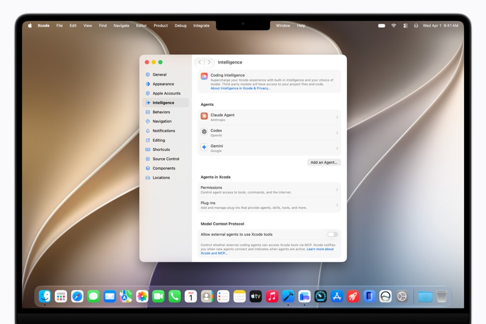 Una MacBook Pro muestra la página de configuración en Xcode.