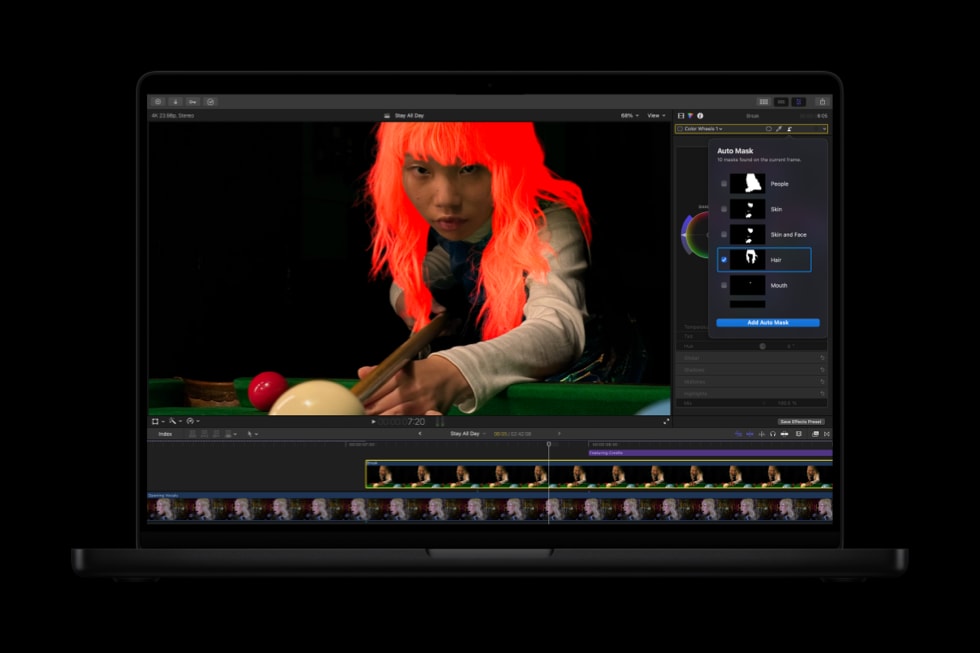 Una MacBook Pro muestra la funcionalidad Auto Mask en Final Cut Pro.