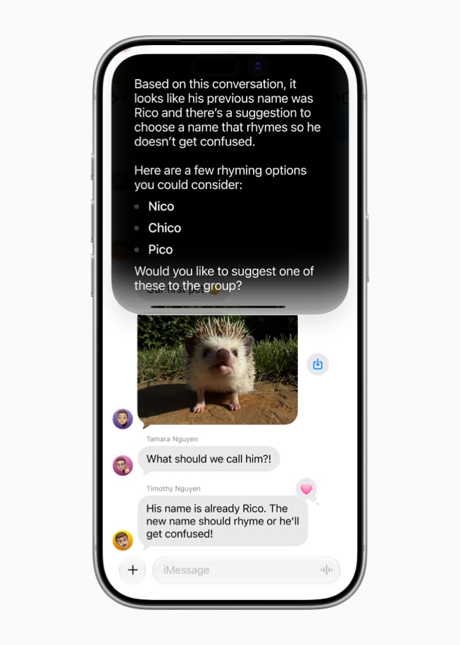 En un iPhone 17 Pro, Siri AI le sugiere a un usuario nombres para la nueva mascota de un amigo en la app Mensajes.