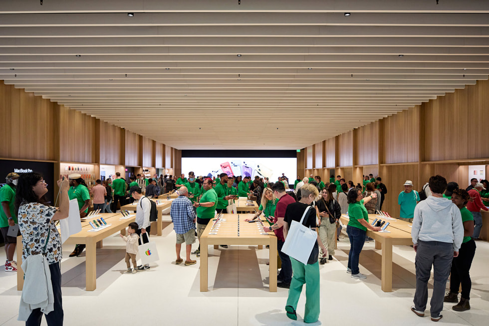 Interiörbild från Apple Tysons Corner i Fairfax County, Virginia.