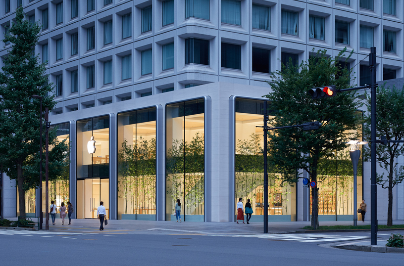 صورة لمتجر Apple Marunouchi من الخارج.