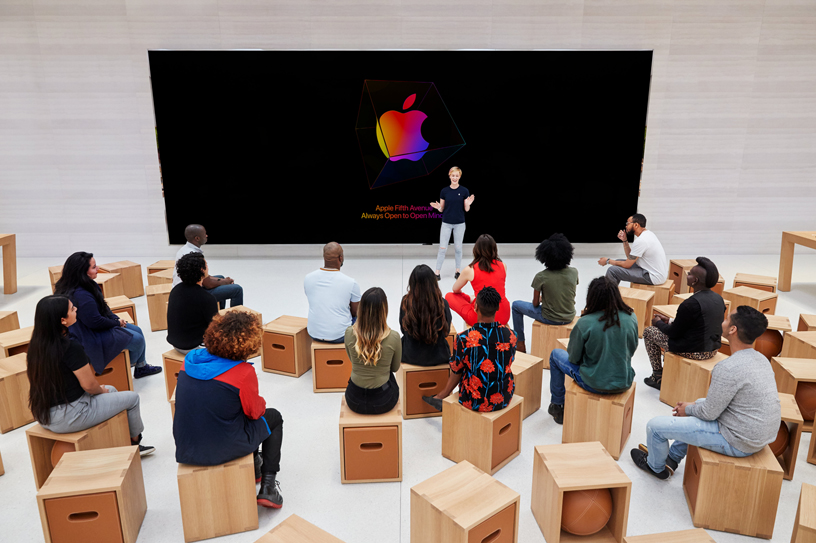 Apple Fifth Avenue의 Forum.