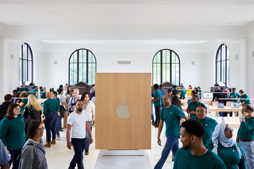 Apple Carnegie Library من الداخل.