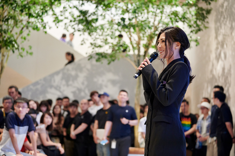 عرض موسيقي في متجر Apple Xinyi A13.