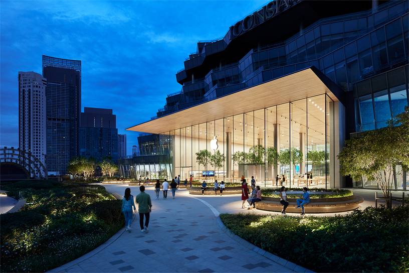 Bangkok’taki Apple Iconsiam’ın dışarıdan görünümü.