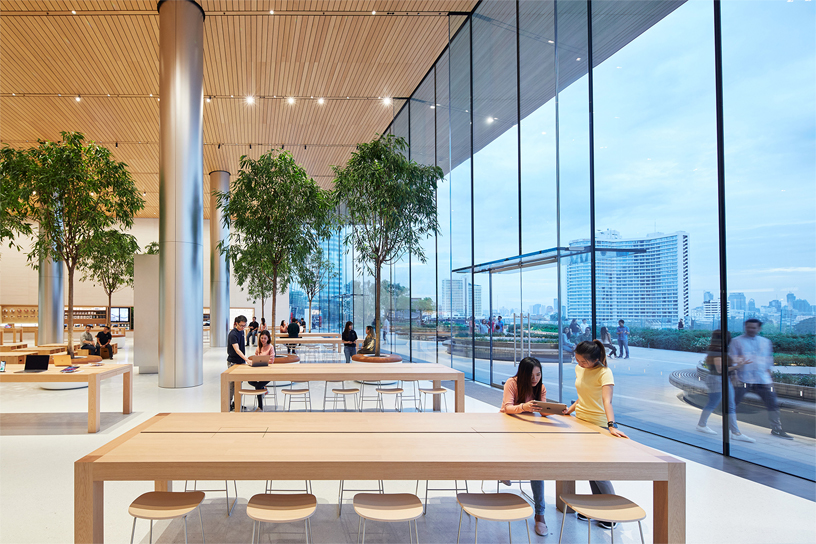 Apple Iconsiam’ın içeriden görünümü.